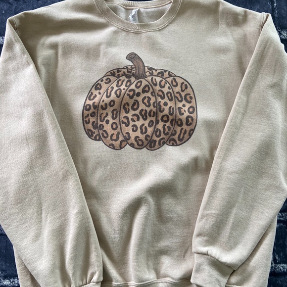 Leopard Pumpkin Sweatshirt - Picture 3 of 5
